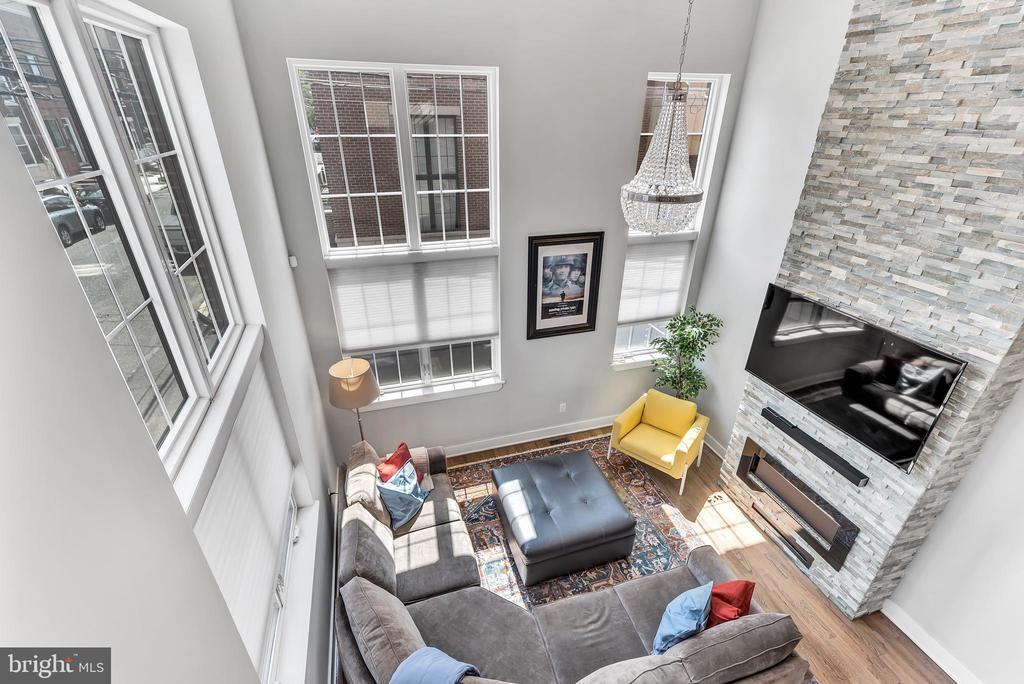 2403 Manton St in Philadelphia, PA - Building Photo
