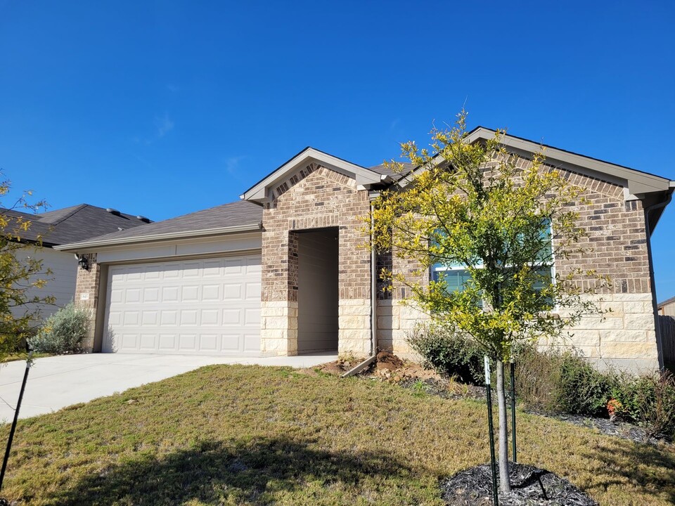 845 Gerardia Ct in Seguin, TX - Building Photo