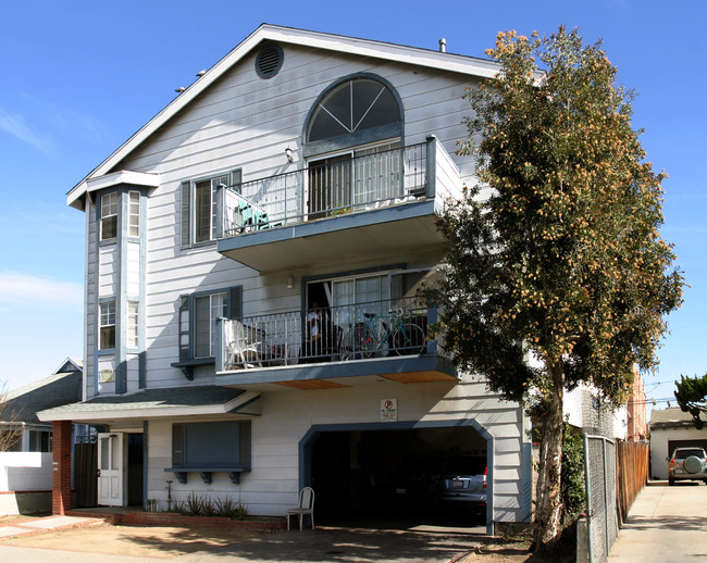 1368 Molino Ave in Long Beach, CA - Foto de edificio - Building Photo