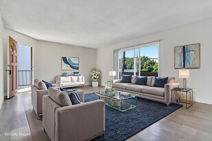 Centinela Apartments in Los Angeles, CA - Building Photo