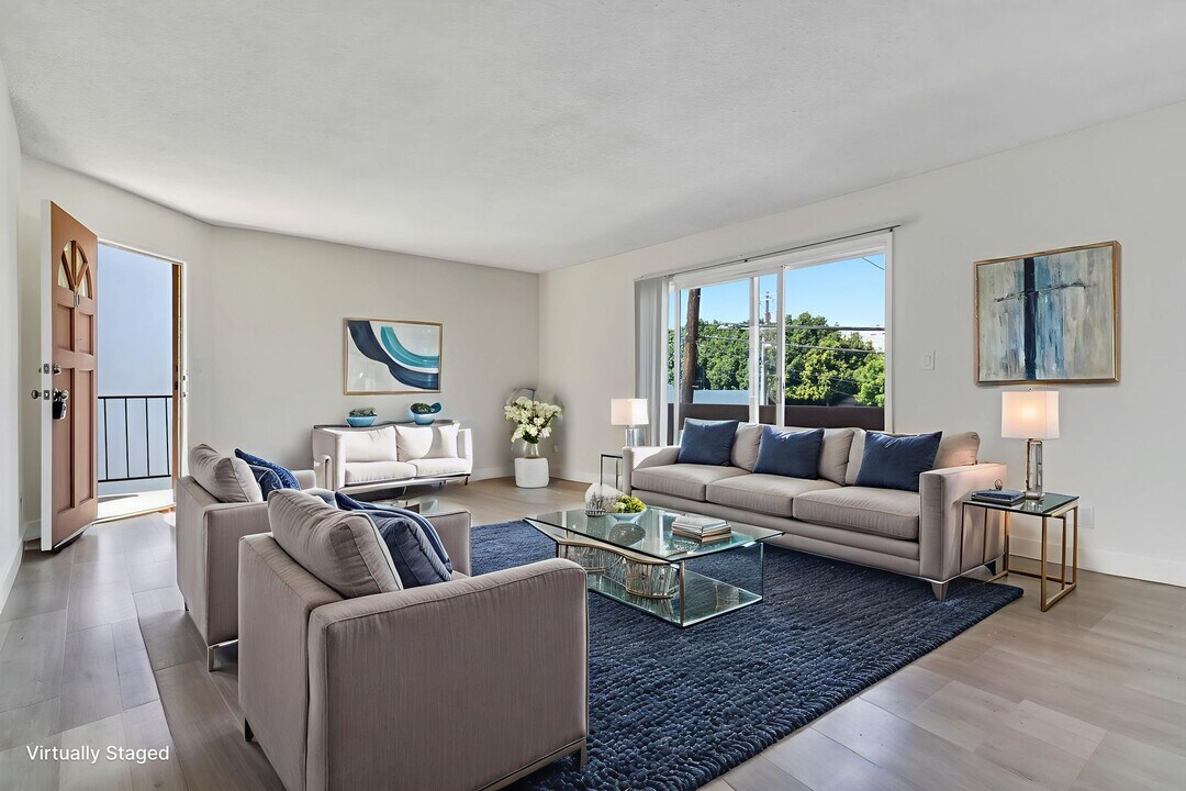 Centinela Apartments in Los Angeles, CA - Building Photo
