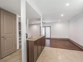 3510 Shady Valley Dr in Pantego, TX - Building Photo - Building Photo