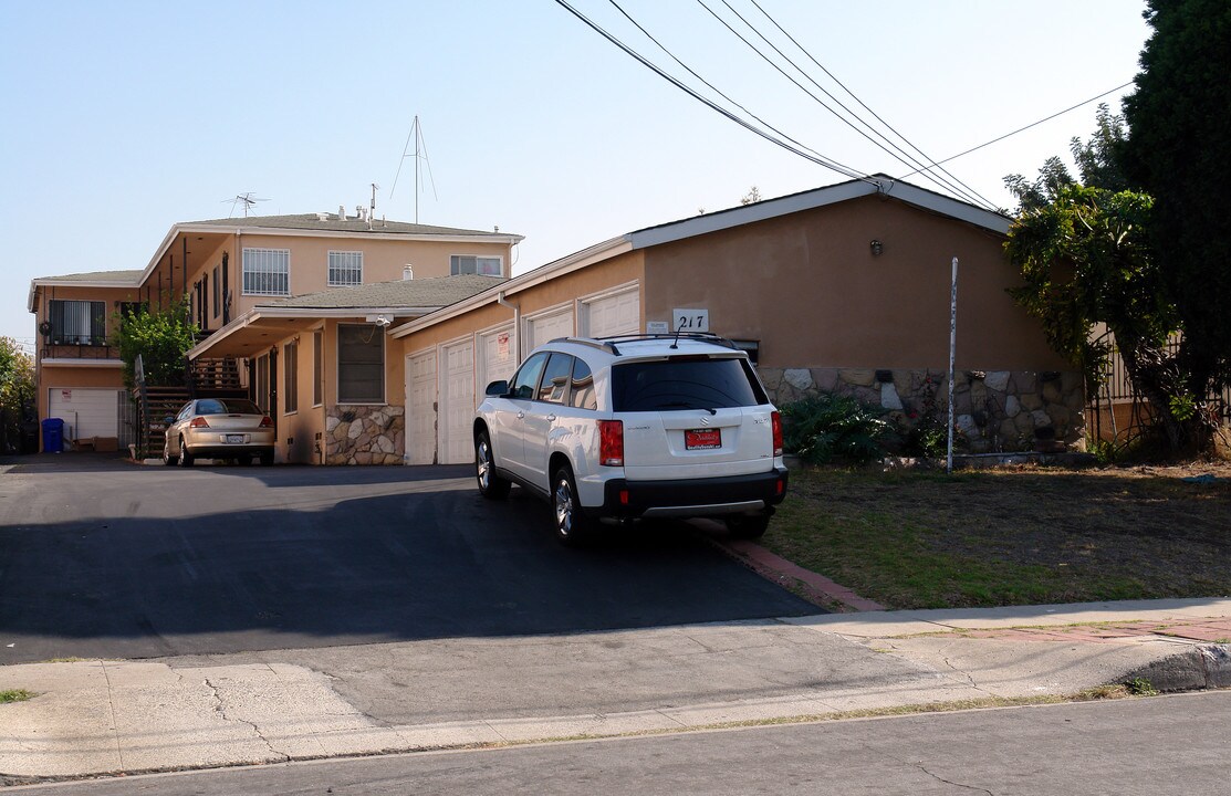 217 E Ivy Ave in Inglewood, CA - Foto de edificio