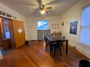 521 E College St in Iowa City, IA - Building Photo - Building Photo