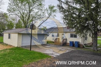 1141 W Cook Rd in Grand Blanc, MI - Building Photo - Building Photo