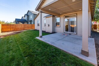 3667 SW Pumice Stone Ave in Redmond, OR - Building Photo - Building Photo