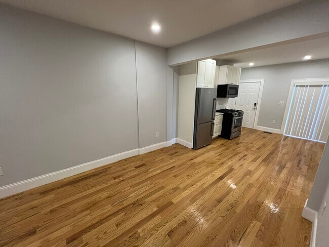 148 Oxford St, Unit #374-2 in Somerville, MA - Building Photo - Building Photo