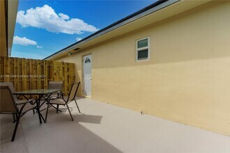 2732 W 72nd Pl-Unit -1 in Hialeah, FL - Building Photo - Building Photo