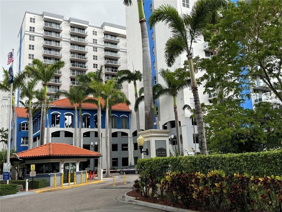 5091 NW 7th St in Miami, FL - Building Photo