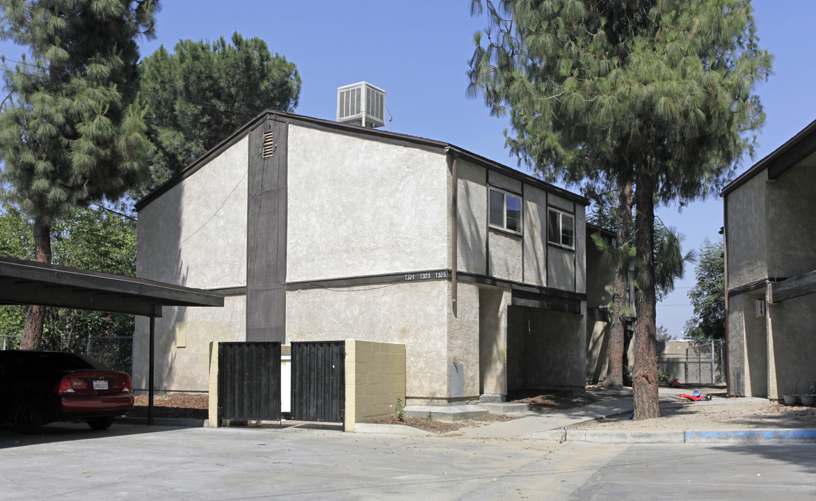 1315-1325 Davidson Ave in San Bernardino, CA - Foto de edificio