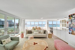 11 Island Ave in Miami Beach, FL - Building Photo