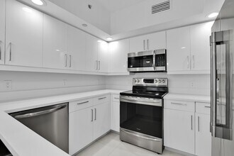 110 N Federal Hwy in Fort Lauderdale, FL - Foto de edificio - Building Photo