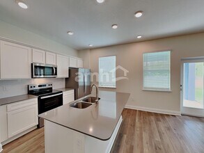 2656 Sunrise Lndg Lp in Tavares, FL - Foto de edificio - Building Photo