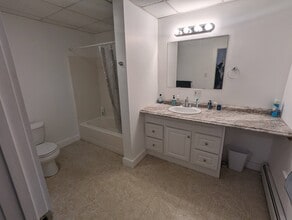 24 Ham St, Unit Unit 3 in Dover, NH - Foto de edificio - Building Photo