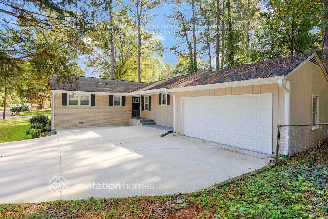 3031 Remington St in East Point, GA - Building Photo