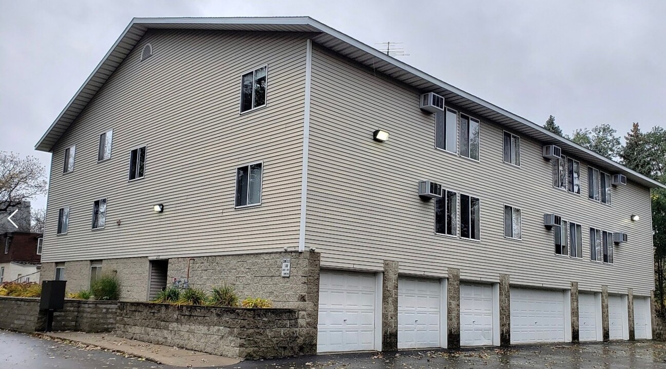 210 5th Ave NE in St. Cloud, MN - Building Photo