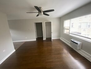 1324 W Sherwin Ave, Unit 1B in Chicago, IL - Foto de edificio - Building Photo