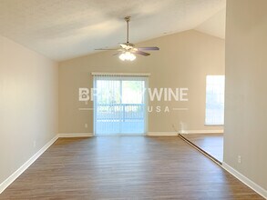 2525 Hallie Mill Rd in College Park, GA - Building Photo - Building Photo