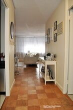 101 Monmouth St, Unit 618 in Brookline, MA - Foto de edificio - Building Photo