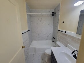 640 Rowan Dr, Unit 640 A in Nashville, TN - Foto de edificio - Building Photo