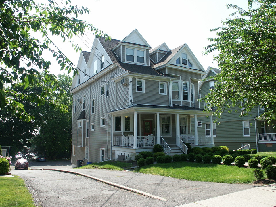 43 S Willow St in Montclair, NJ - Building Photo