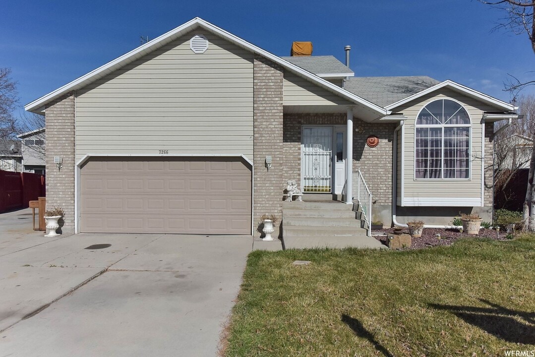 7266 Wimbledon Ct in West Jordan, UT - Building Photo