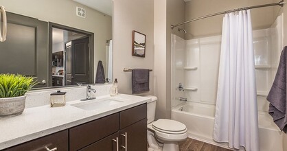 1900 at Canterfield Apartment Homes in West Dundee, IL - Foto de edificio - Building Photo
