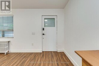 257-257 High Park Ave in Toronto, ON - Building Photo - Building Photo