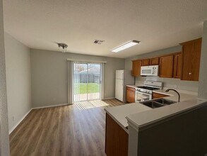 16116 Hamilton Point Cir in Manor, TX - Building Photo - Building Photo