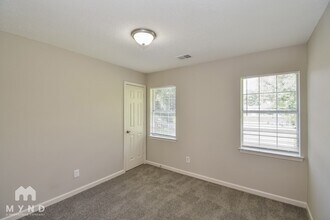 7953 Lake Wind Ct in Douglasville, GA - Foto de edificio - Building Photo