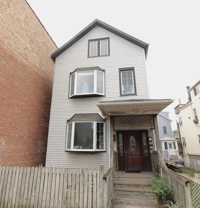 property at 2470 N Clybourn Ave