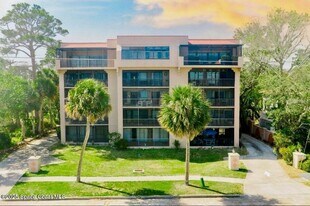 1540 Riverside Dr in Titusville, FL - Building Photo
