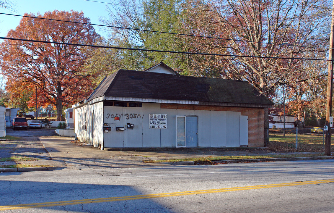 305 W Parker Rd in Greenville, SC - Building Photo