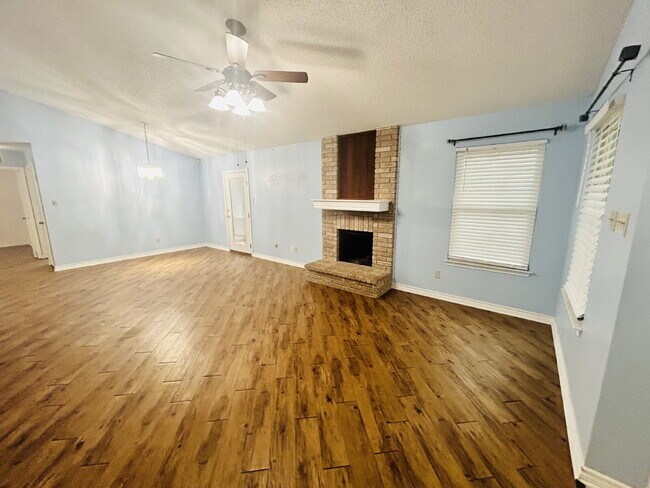 10118 Rainbow Bend in San Antonio, TX - Building Photo - Building Photo