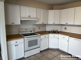 131 Coolidge Ave, Unit 528 in Watertown, MA - Building Photo