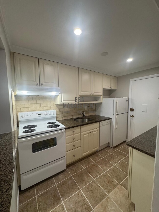 28 Brentwood St, Unit 5 in Boston, MA - Building Photo - Building Photo