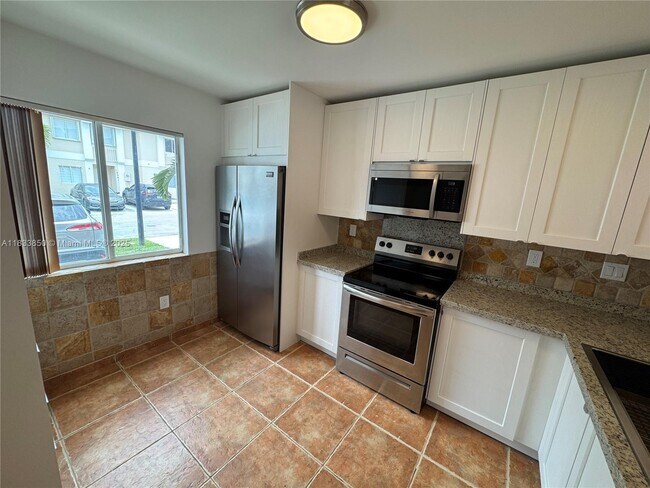 14102 SW 176th Terr in Miami, FL - Building Photo - Building Photo