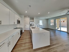 5789 Morgans Mile St in Las Vegas, NV - Building Photo - Building Photo