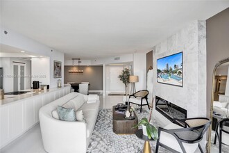 2000 Island Blvd in Aventura, FL - Building Photo - Building Photo