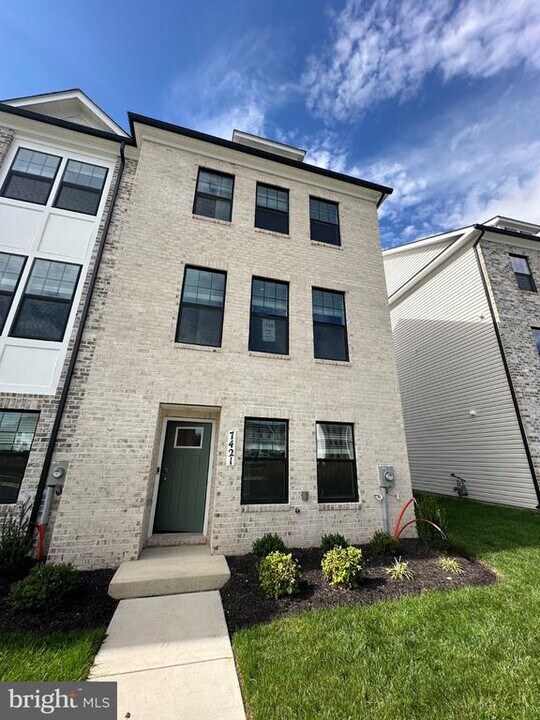7421 Calm Retreat Blvd in Brandywine, MD - Building Photo