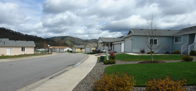 Littlebrook Manufactured Home Park in Roseburg, OR - Building Photo - Building Photo