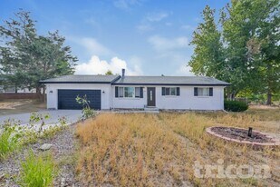 4662 S Badger Ct in Littleton, CO - Building Photo