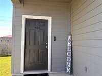 121 Wonderful Life Way in Jarrell, TX - Foto de edificio - Building Photo