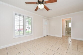 44 Farrell St in Houston, TX - Building Photo - Building Photo