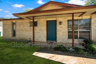 517 Oak Dr in Converse, TX - Building Photo