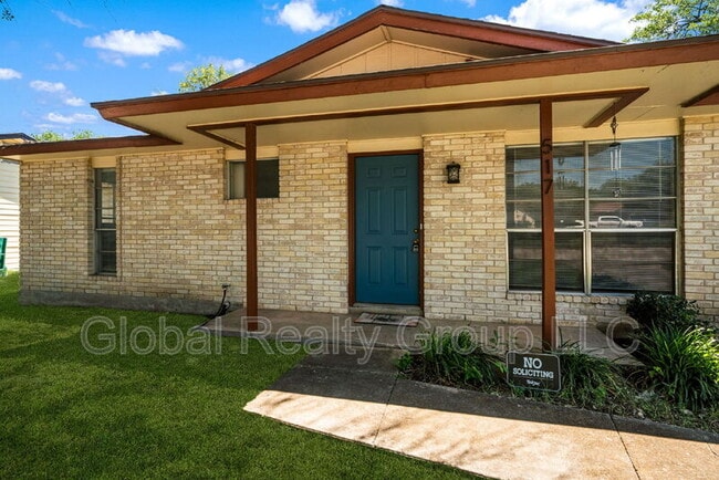 property at 517 Oak Dr