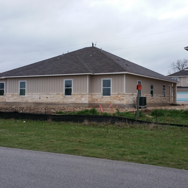 350 TX-332 Loop in Liberty Hill, TX - Building Photo - Building Photo