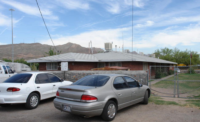 3310 E Gateway Blvd in El Paso, TX - Building Photo - Building Photo