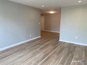 97 S Main St in West Hartford, CT - Building Photo - Building Photo