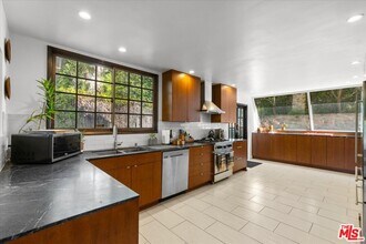 3986 Clayton Ave W in Los Angeles, CA - Building Photo - Building Photo